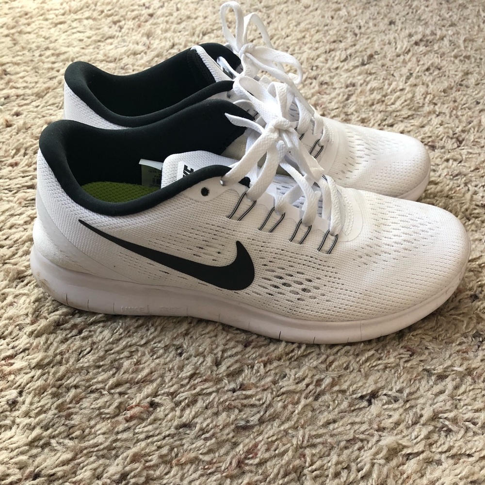 Nike free rn sneakers